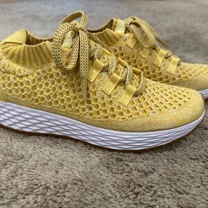 NWOB NOBULL HONEY Knit Sneakers
